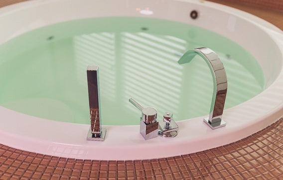 3 Ways to Block a Bathtub Drain Without Using a Pl 3 Ways to Block a Bathtub Drain Without Using a Plug